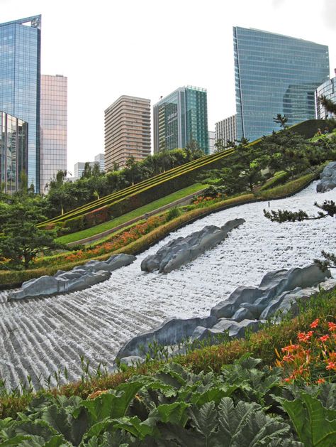 Water Feature Design, La Defense Paris, Water Architecture, Visiting Paris, Low Maintenance Landscaping, Urban Park, Landscaping Supplies, Green Architecture, Water Element