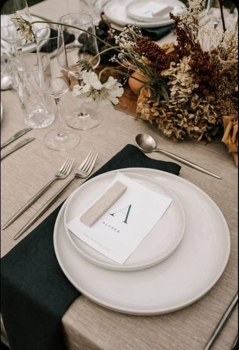 Dinner Plate Setting Ideas Wedding, Dinnerware Wedding Table Settings, Moody Wedding Place Setting, Wedding Dinner Plates Place Settings, Monochromatic Wedding Table Settings, Modern Wedding Place Settings, Wedding Plating, Modern Place Setting, Wedding Plate Setting