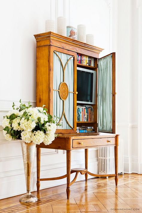 With TVs becoming slimmer and slimmer, there’s no need to try and fit a big, bulky TV cupboard into your cramped living room. In this creative design solution, a secretary desk was repurposed to house a flat screen TV. (Photo: Reid Rolls via My Domaine) Decor Around Tv, New York Townhouse, Hidden Tv, Tv Decor, Grey Walls, Tv Cabinets, Wall Color, My New Room, Small Apartments