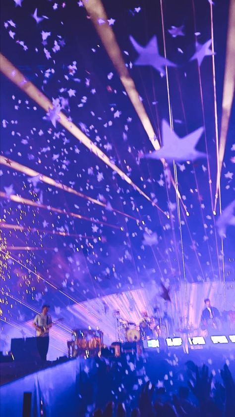 Coldplay Concert Sky Full Of Stars, Sky Full Of Stars Coldplay Wallpaper, Concert Background, Coldplay Aesthetic, Coldplay Wallpaper, Olivia Concert, Singer Aesthetic, Cold Play, Concert Lights