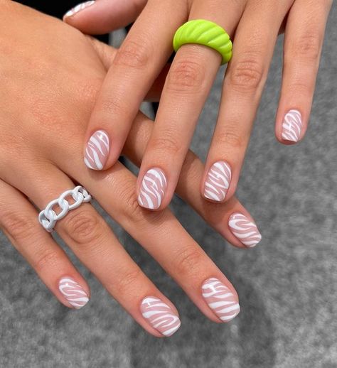 Zebra Nail Designs, Zebra Print Nails, Zebra Nails, Minimal Nails, White Nail Designs, Cute Gel Nails, Short Nail Designs, Minimalist Nails, Funky Nails