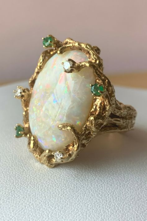 Uncut Gem Jewelry, Colorful Stone Jewelry, Vintage Gemstone Jewelry, Vintage Costume Jewelry Rings, Ocean Themed Ring, Artistic Jewelry Gold, Artistic Wedding Rings, Whimsigoth Wedding Ring, Antique Cluster Ring