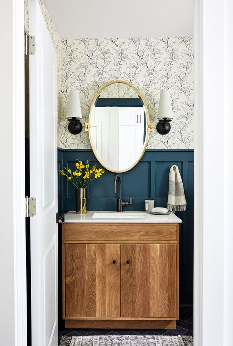 Classic Powder Room, Blue And Wood, Small Half Bathroom, Teal Bathroom Ideas, Half Bathroom Decor, Teal Bathroom, Stunning Bathrooms, Vanity Design, Yellow Bathrooms