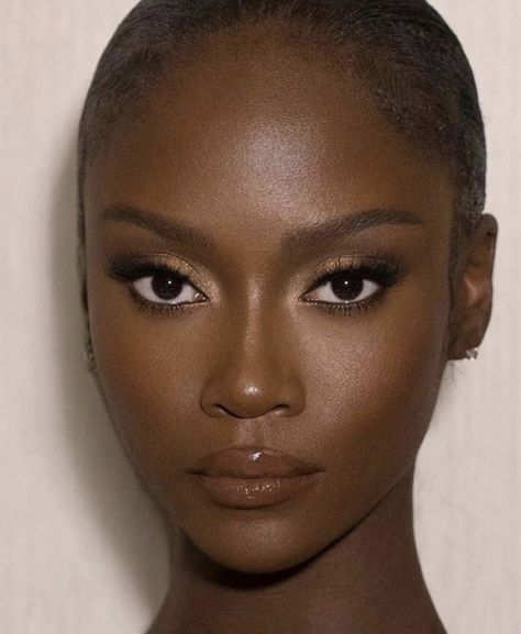 Dark Skin Natural Makeup Black Women, Airbrushed Makeup Look, Dominiquecore Aesthetic, Black Women Eye Makeup, Dark Skin Makeup Natural Simple, No Make Up Make Up Look Black Women, Maquillaje Aesthetic Natural, Natural Beat Makeup, Soft Prom Makeup