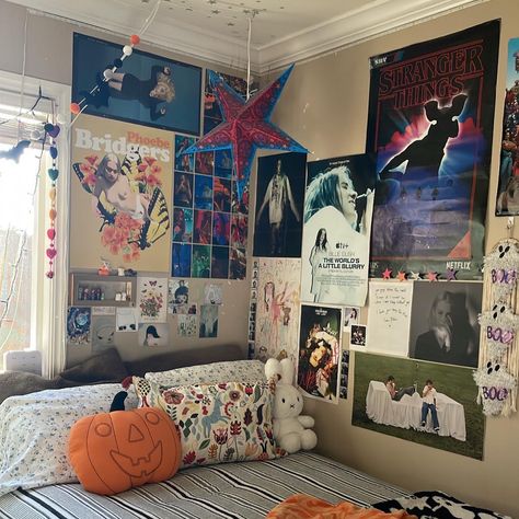 Room Ideas Stranger Things, Stranger Things Bedroom, Stranger Things Theme, College Room, Room Stuff, Fall Bedroom, Barbie Dream, Barbie Dream House