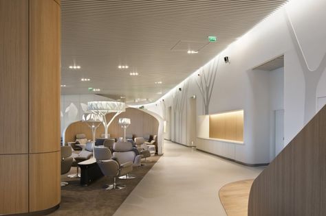 Air France business lounge at Charles de Gaulle airport in Paris by Noé Duchaufour-Lawrance and Brandimage « Awesome Architecture Lounge Room Design, Business Lounge, Lounge Interiors, Airport Lounge, Vip Room, Office Lounge, Design Salon, Hospital Design, Hunter Douglas