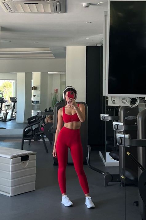 Aesthetic Gym Outfits, Workout Outfits Aesthetic, Ootd Gym, Gym Outfit Ideas, Weight Gain Workout, Gymwear Outfits, Outfit Gym, Looks Jeans, Aesthetic Gym