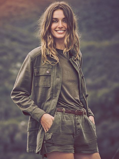 Not Your Brother's Surplus Jacket | In a washed cotton, this surplus military inspired jacket features pocket detailing and exposed buttons with etched accents.  Adjustable drawstring on the inside for a customized cinched waist. Moda Safari, Wander Outfit, Safari Look, Safari Outfit, Safari Outfits, Military Inspired Jacket, Safari Chic, Estilo Hippie, Camping Outfits