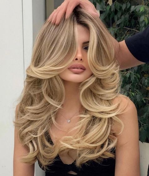 Long Hairstyle with Butterfly Layers Volume Haircut, 90s Haircuts, Haircuts For Long Hair With Layers, Layered Hairstyles, Haircut Inspiration, Medium Long Hair, Blowout Hair, 90s Hairstyles, Medium Hairstyles