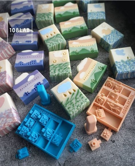 Bar Soap Design, Handmade Soap Packaging, Soap Design Ideas, Savon Diy, Homemade Soap Bars, Soap Art, Diy Soap Recipe, Handmade Soap Recipes, Soap Business