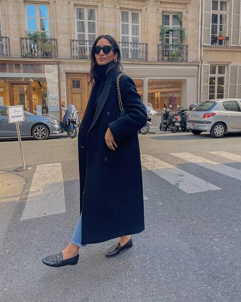 Long Navy Wool Coat, Long Navy Wool Coat Outfit, Navy Coat Outfits For Women, Navy Blue Coat Outfit Winter, Navy Wool Coat Outfit, Blue Coat Outfit Winter, Navy Blue Coat Outfit, Navy Coat Outfit, Blue Coat Outfit