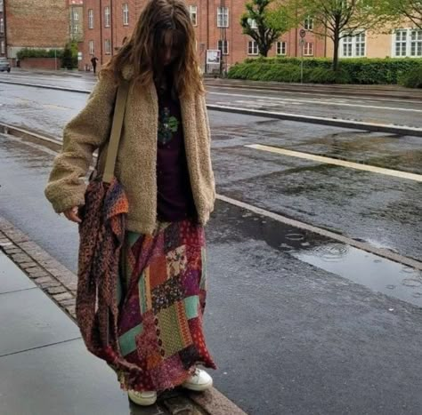 Frankie Bergstein Aesthetic, Winter Hippy Outfits, It Ends With Us Outfits, Hippie Outfits Winter, Hippie Winter Outfits, Winter Hippie, Long Hippie Skirts, Pattern Outfits, Bar Outfit