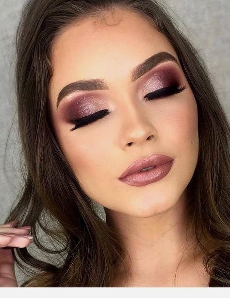 Maroon Makeup, Burgundy Makeup Look, Burgundy Eye Makeup, Burgundy Makeup, Bridal Makeup Tips, Make Up Gold, Wedding Hairstyles And Makeup, Silver Makeup, Bridal Eye Makeup