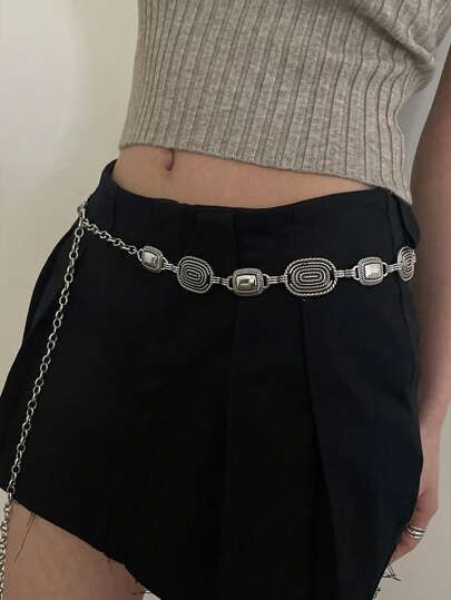 Waist Chain Outfit, Belts Aesthetic, Goth Diy, Chain Outfit, Waist Accessories, Metal Chain Belt, Pant Chains, Boho Halloween, Waist Belts