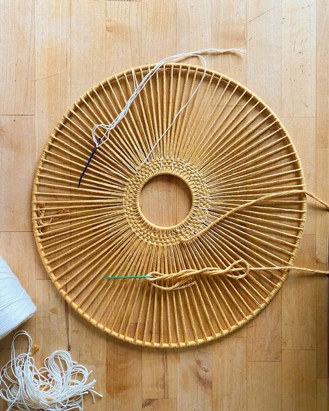 Round Loom Weaving Diy Tutorial, Danish Medallion Weaving, Circular Weaving Tutorial, Circular Loom Weaving, Circular Weaving Loom, Circle Weaving, Nice Messages, Circular Loom, Round Weaving