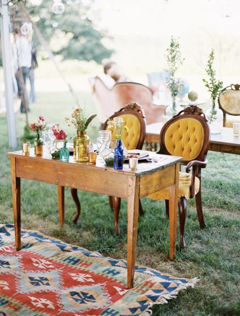 Wooden Sweetheart Table, Vintage Sweetheart Table, Sweetheart Table Ideas, Vintage Wedding Ideas, Mexican Themed Weddings, Vintage Wedding Table, Sweetheart Table Wedding, Vintage Wedding Theme, Vintage Mirrors