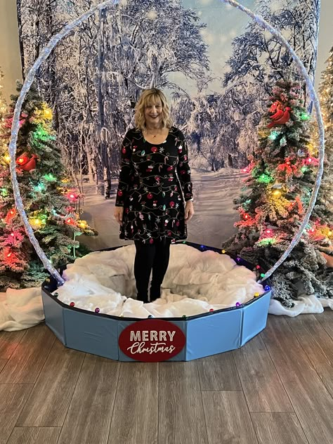 Life Size Snow Globe Photo Booth Diy, Christmas Parade Floats Diy, Life Size Snow Globe Diy, Diy Snowglobe Photo Booth, Snow Globe Photo Booth Diy, Winter Carnival Decorations, Snowglobe Photo Booth, Life Size Snow Globe, Winter Parade Float