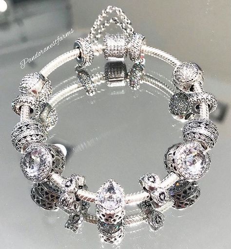 Pandora Bracelet Designs, Pandora Inspiration, Pandora Collection, Pretty Fashion, Pandora Style, Pandora Bracelet Charms, I Love Jewelry, Pandora Bracelets, Girly Jewelry