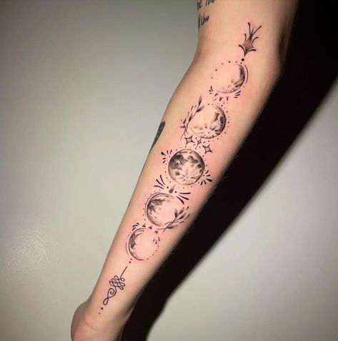 Moon Phase Tattoo Arm, Baddie Tats Arm, Moon Phase Tattoos, Moon Phases Tattoo Designs, Phases Of The Moon Tattoo, Moon Phase Tattoo, Body Expressions, Baddie Tats, Box Drawing