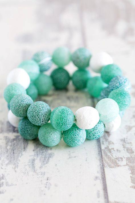 DIY diffuser bracelet by Stephanie Stanesby for Helloglow.co Diy Essential Oil Diffuser, Hello Glow, Essential Oil Bracelet, Diy Essentials, Oil Diffuser Bracelet, Aromatherapy Jewelry, Essential Oil Diffuser Bracelet, Beaded Bracelets Tutorial, Diffuser Jewelry