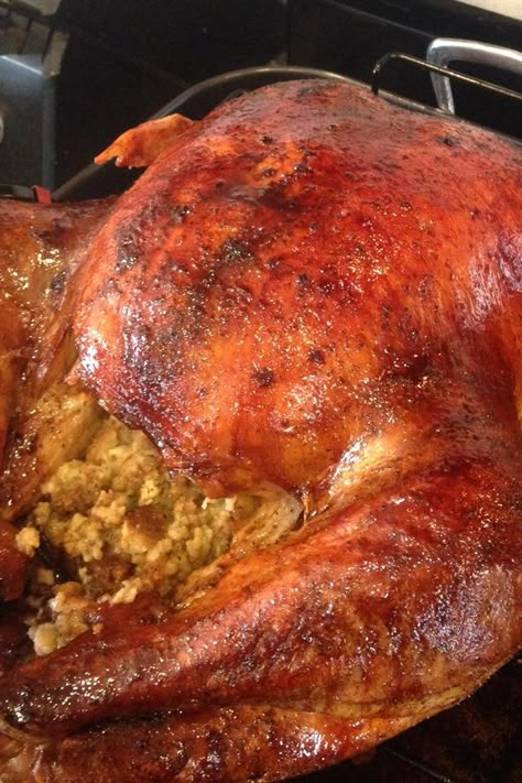 Cooking A Stuffed Turkey, Juicy Turkey Recipe, Perfect Roast Turkey, Whole Turkey Recipes, Thanksgiving Food Sides, Thanksgiving Entertaining, Stuffed Turkey, Roast Turkey Recipes, Perfect Roast