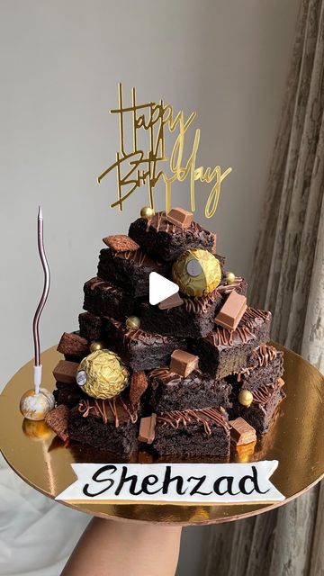 Chocolate Brownie Stack Birthday Cake, Gorgeous Cakes Birthday, Brownie Birthday Cake Ideas, Brownie Tower Cake, Brownie Stack Cake, Brownie Tower Ideas, Brownies Birthday Cake Ideas, Brownie Cake Birthday, Brownies Birthday Cake