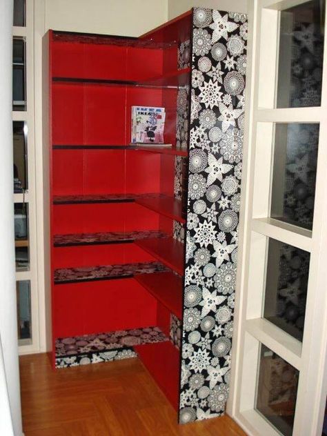 How to make a corner unit from regular BILLY bookcases - IKEA Hackers Corner Bookshelf Ikea, Bookcases Ikea, Cheap Bookshelves, Corner Storage Unit, Ikea Billy Hack, Bookshelf Corner, Billy Ikea, Billy Bookcases, Billy Bookcase Hack