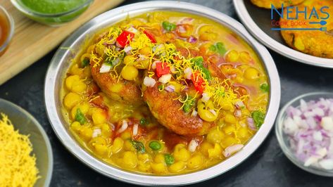 Ragda pattice WS Ragda Recipe, Ragda Patties Recipe, Fried Potato Patties, Ragda Patties, Chana Chaat Recipe, Chats Recipe, Gujarati Cuisine, Potato Patties, Mumbai Food