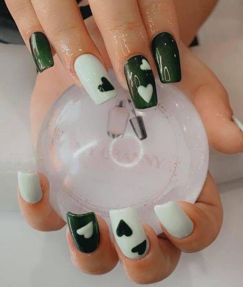 White And Green Almond Nails, Valentines Day Nails Green, Nail Designs Green And White, Emerald Green Valentines Nails, Green Valentines Nails, Green Heart Nails, Green And White Nail Designs, Emerald Green Nail Ideas, Dark Emerald Green Nails