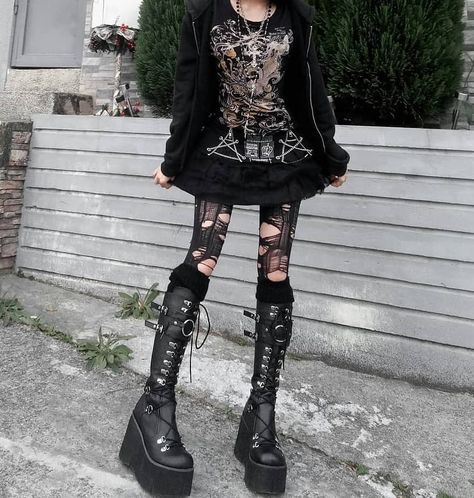 Winter Alt Outfits, Thigh High Combat Boots, Y2k Alternative Fashion, Cybergoth Outfits, Alt Clothes, Womens Combat Boots, Alt Outfits, Women Street, Swag Style