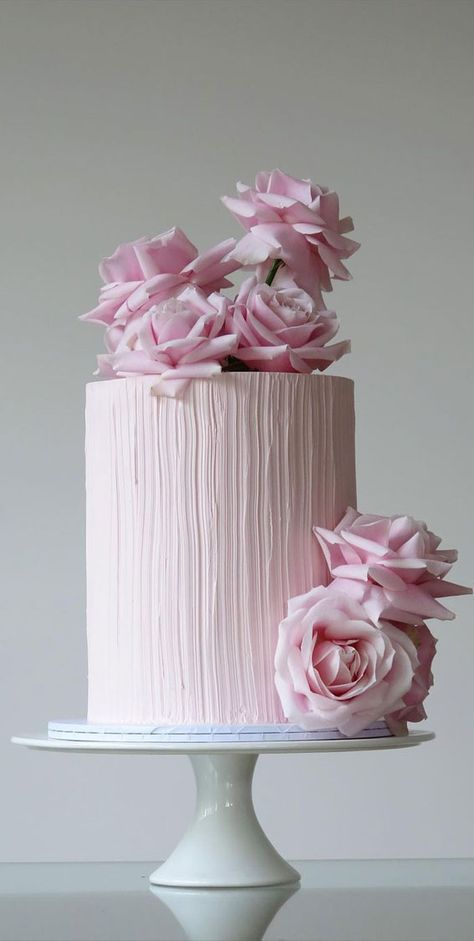 Classic Birthday Cake Design, Birthday Cake Flowers Elegant, 30 Birthday Cake Ideas, Construction Theme Birthday Cake, Pink Cake With Flowers, Layer Cake Rose, Elegant Pink Cake, Pink Cake Design, Gold Anniversary Cake