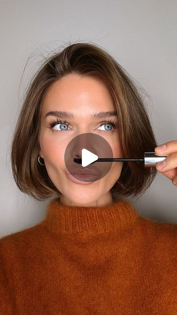 GINE MARGRETHE on Instagram: "Mascara game; the hack is to roll the brush through the lashes for length and a feathery look 👀  #makeup #mascara #beautytips #howtobeauty #makeupforbeginners #beautyhacks" Mascara Free Makeup Look, Ginemargrethe Hair, Casual Glam Makeup, Gine Margrethe Hair, Tv Makeup, Gine Margrethe, Mascara Tutorial, Collarbone Length Hair, Hair Down Styles