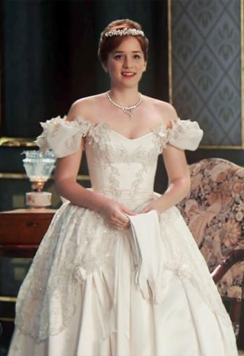 Elizabeth Lail (Anna's wedding dress on Once Upon a Time) Anna Wedding Dress, Movie Wedding Dresses, Dream Gown, Disney Bride, Wedding Movies, Anna Dress, Hollywood Wedding, Fairy Tale Wedding Dress, Fairy Tale Wedding