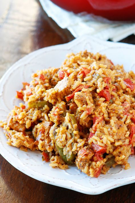 Cajun Chicken & Rice Recipe. Only 6 ingredients. Perfect quick and easy weeknight meal! Great for using up boneless skinless chicken breasts. Cajun Chicken Rice, Rice And Meat, Cajun Chicken And Rice, Chicken Rice Recipe, Cajun Rice, Rice Healthy, Chicken Rice Recipes, Easy Chicken And Rice, Healthy Rice