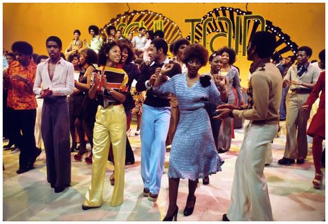 Soul Train TV | Soul Train Git Down… 1974 (70′ TV Show) | Soul Train Fashion, Soul Train Dancers, Soul Train Party, Boogie Wonderland, Fashion Souls, 70s Party, Soul Artists, Album Ideas, Soul Train