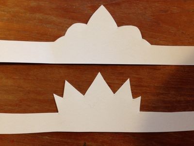 easy crown, princess crown, kings crown, card crown, cheap crown kids, homemade crown, how to make a crown for kids Crown Making For Kids, Paper Crown Ideas, Crown Cheap, Homemade Crowns, Crown Crafts For Kids, Homemade Crown, Princess Crown Crafts, Cheap Crown, Card Crown