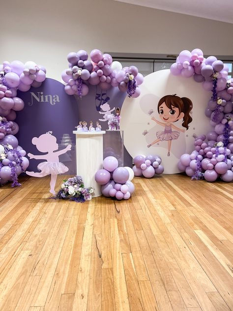 A cute girls ballerina birthay balloon backdrop setup Kids Party Hire, Backdrop Setup, Purple Ballerina, Ballerina Party Decorations, Jumping Castle, Ballerina Birthday Parties, Diy Baby Shower Decorations, Balloons Decorations, School Interior