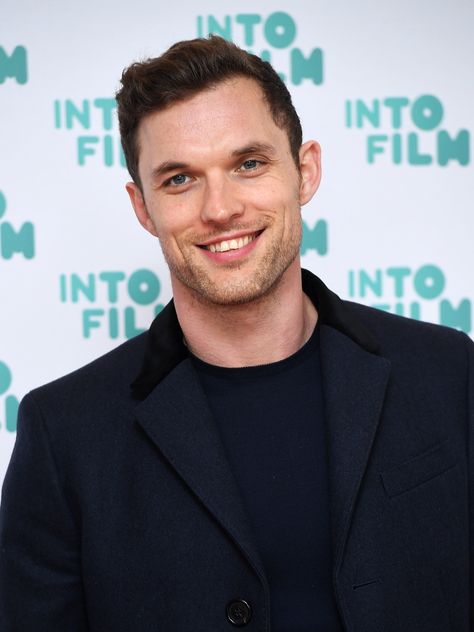 Ed Skrein Ed Skrein, Real Men Quotes, J Crew Outfits, Blazer Outfits Men, Famous Outfits, Actors Male, Beautiful Series, Famous Movie Quotes, Chino Pants Men