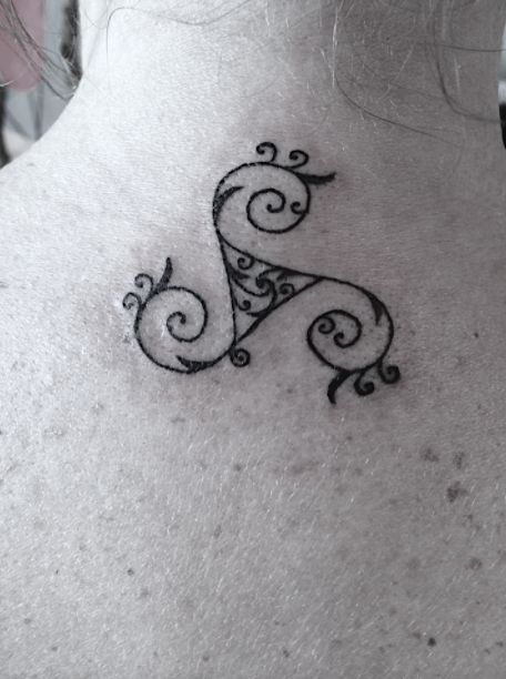 Trichetra Tattoo, Druid Tattoo, Hannah Tattoo, Rune Meanings, Mother Son Tattoos, Body Tattoo Design, Tattoo For Son, Doodle Tattoo, Celtic Symbols