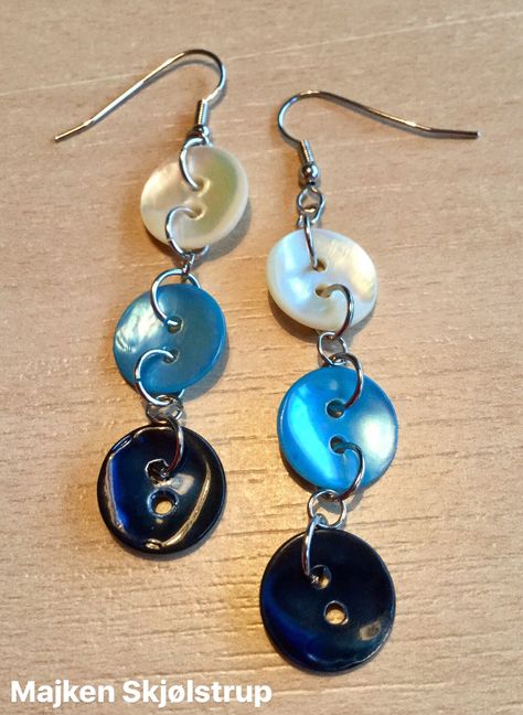 Button Earrings Diy Ideas, Button Earrings Diy, Buttons Earrings, Altered Art Jewelry, Hardware Jewelry, Fish Jewelry, Beaded Earrings Diy, Bead Charms Diy, Recycled Jewelry