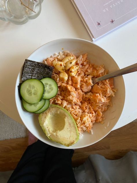 Salmon Rice Bowl Aesthetic, Salmon Bowl Aesthetic, Salmon Dinner Aesthetic, Rice Bowl Aesthetic, Bowl Aesthetic, Rice Healthy, Recipe Salmon, Salmon Rice, Salmon Rice Bowl