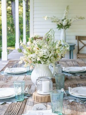 31 Best Summer Tablescapes Outdoor Table Decor Everyday, Outdoor Table Decorations, Table Decor Everyday, Costal Farmhouse, Tablescapes Summer, Sanctuary Home, Coastal Table, Summer Table Decorations, Outdoor Table Decor