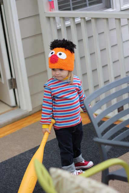 Ernie costume idea Family Sesame Street Costumes Diy, Ernie And Burt Costume, Ernie Costume, Bert And Ernie Costume, Muppets Costume, Ernie Und Bert, Cookie Monster Costume, Halloween Costumes For Work, Easy Diy Costumes