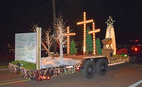 Tissue Paper Parade Float, Night Parade Float Ideas, Nativity Scene Christmas Parade Float, Nativity Scene Float Ideas, Lighted Parade Ideas, Farm Christmas Floats Parade Ideas, Christian Christmas Floats Parade Ideas, Christian Floats For Parade, Nativity Float Parade