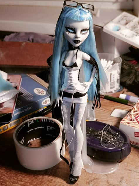 Monster High Doll Restyle, Ooak Dolls Monster High, All Monster High Dolls, New Monster High Dolls, Monster High Ghoulia, Monster High Doll Repaint, Doll Restyle, Monster High Doll Clothes, Doll Customs