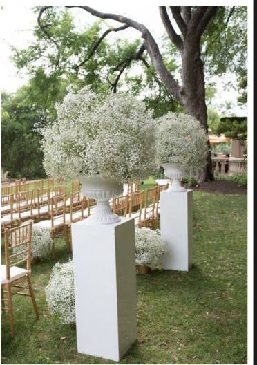 Wedding Reception Entrance, Gypsophila Wedding, Wedding Isles, Reception Entrance, Altar Arrangement, Deco Champetre, Church Wedding Decorations, Aisle Flowers, Babies Breath