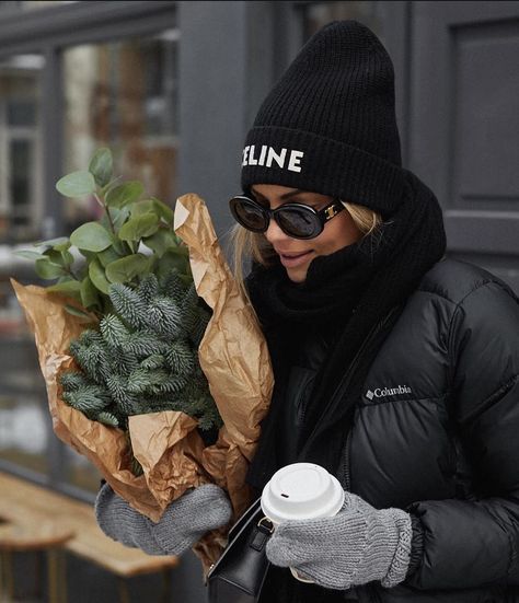 Celine Beanie Outfit, Celine Hat Outfit, Celine Beanie, Celine Aesthetic, Celine Hat, Celine Scarf, Celine Eyewear, Fashion 23, Beanie Outfit