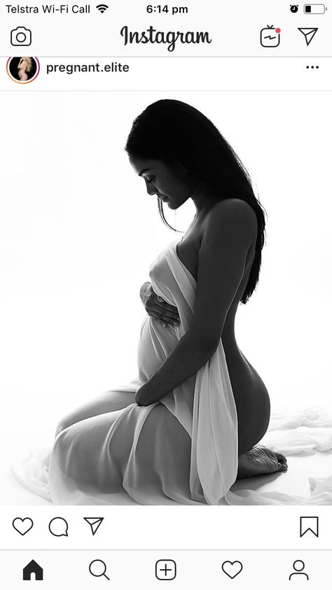 Baby Bump Photoshoot, Studio Maternity Photos, Cute Pregnancy Pictures, Maternity Photography Poses Couple, Maternity Photography Studio, Maternity Photography Poses Pregnancy Pics, Couple Pregnancy Photoshoot, Maternity Photoshoot Outfits, Pregnancy Goals