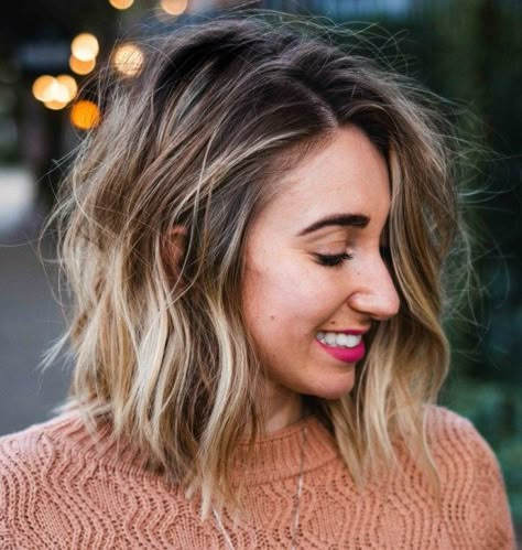 Long Wavy Bob with Balayage Highlights Wavy Inverted Bob, Wavy Bob Long, Balayage Bob, Short Wavy Bob, Wavy Bob Haircuts, Cortes De Cabello, Wavy Bob Hairstyles, Wavy Bob, Natural Wavy Hair