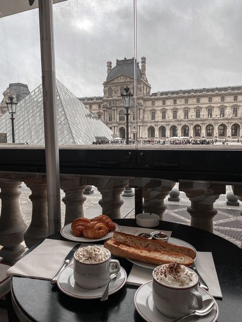 French Aesthetic, Paris Vibes, Instagram Breakfast, Paris Summer, Paris Love, The Louvre, Solo Travel, Lisbon, Paris France